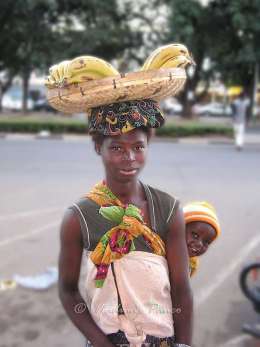 Banana woman - mother & child