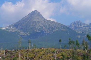 Koncista peak from below Nova Polianka, Slovakia - Img source: wikimedia.org , Kristo;