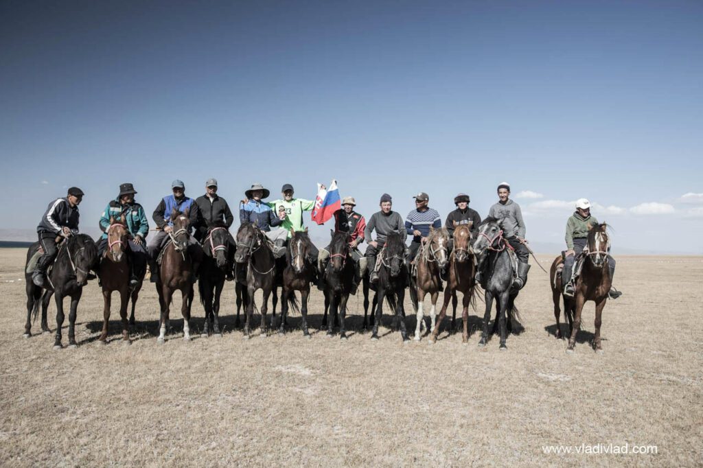 Kirgizskí jazdci Buzkaši, pozdrav na Slovensko